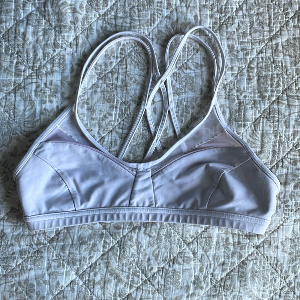 EUC Lululemon White Sports Bra with Mesh size 8